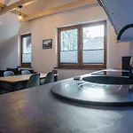 Aston -domek Przy Lesie, Przestronny, *