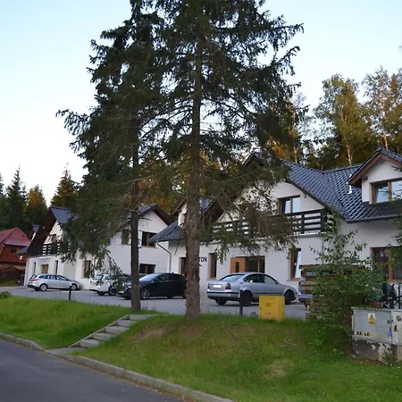 Aston -domek Przy Lesie, Przestronny, Lejlighed *