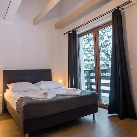 Apartment Aston -domek Przy Lesie, Przestronny, *