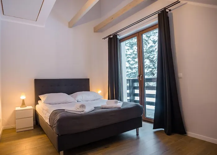 Apartment Aston -domek Przy Lesie, Przestronny, *